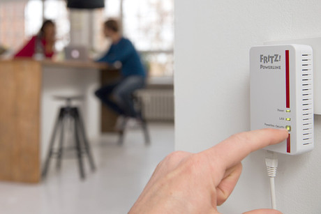 Internet w sieci z gniazdka elektrycznego - adaptery Powerline