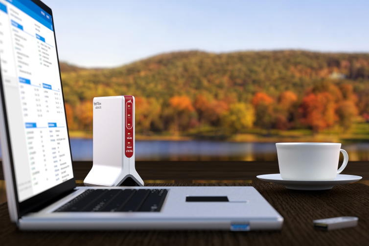 Router Wi-Fina kartę sim dla freelancera w pracy